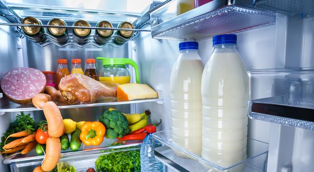 La refrigeradora está hecha con materiales que perjudican el medio ambiente. La refrigeradora está hecha con materiales que perjudican el medio ambiente.