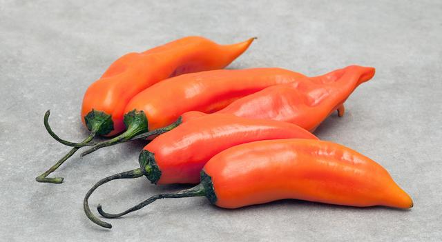 El ají amarillo contiene carbofuran.   