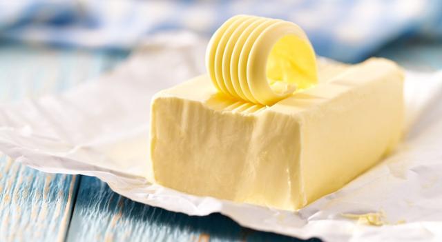 La mantequilla es el ingrediente secreto para un pollo jugoso.   