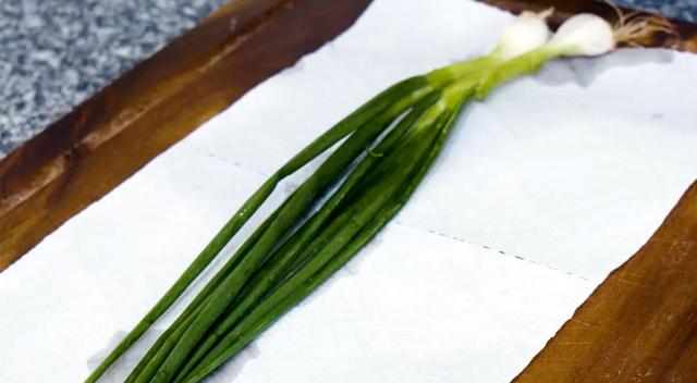 En un monitoreo de pesticidas en alimentos, la muestra de la cebolla china contenía un porcentaje más elevado de lo permitido.   