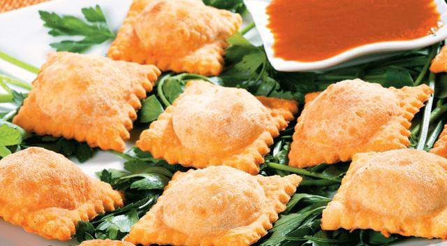 Ravioles de atún fritos. Ravioles de atún fritos.