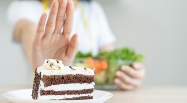 Hidratarse y realizar actividad física también son cruciales para sentirse mejor. Fuente: Shutterstock.   