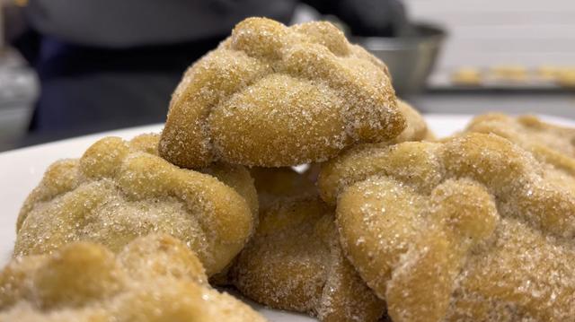Galletas crujientes con sabor a pan de muerto.   
