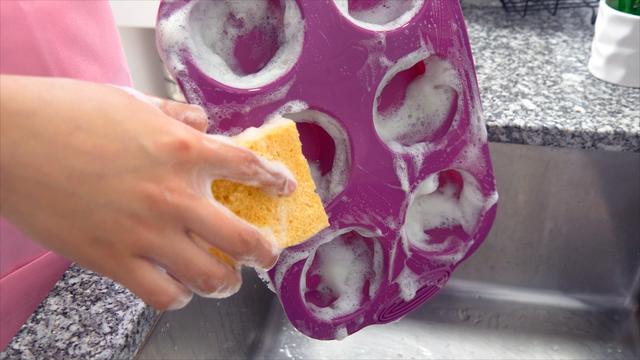 Es fácil lavar los moldes de silicona   