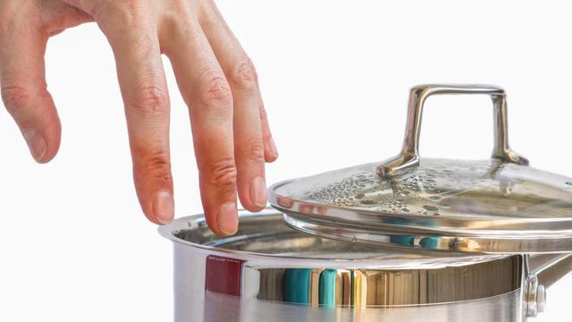  Se podría ocasionar quemaduras o lesiones en la piel    