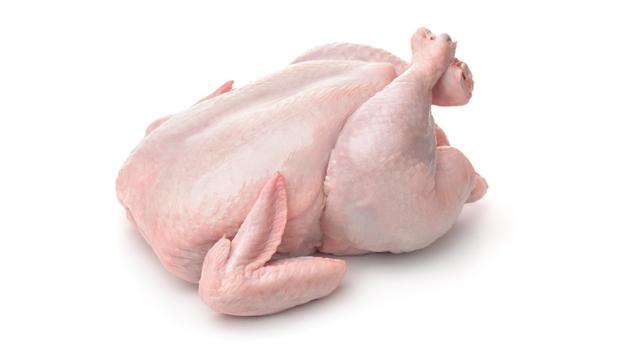Es mejor guardar el pollo en recipientes herméticos    