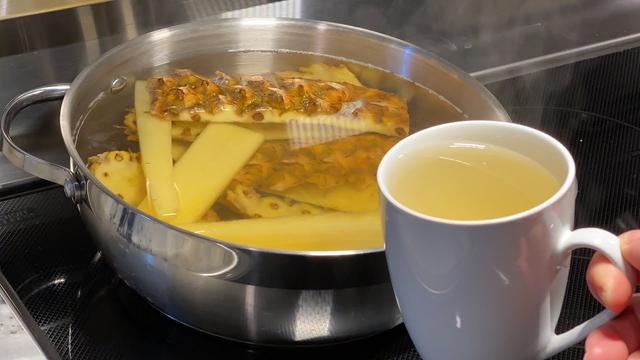 La cáscara de la piña tiene propiedades saludables que podemos aprovechar en una bebida caliente. La cáscara de la piña tiene propiedades saludables que podemos aprovechar en una bebida caliente.