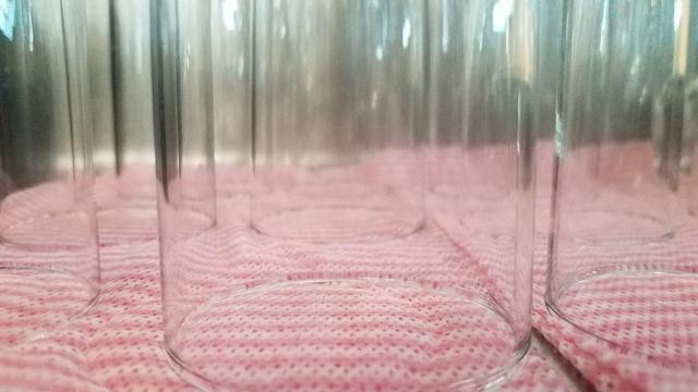 Guardar los vasos boca abajo es un riesgo para la salud.   