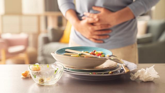 El consumo excesivo de palta puede causar hinchazón, gases y estreñimiento.   