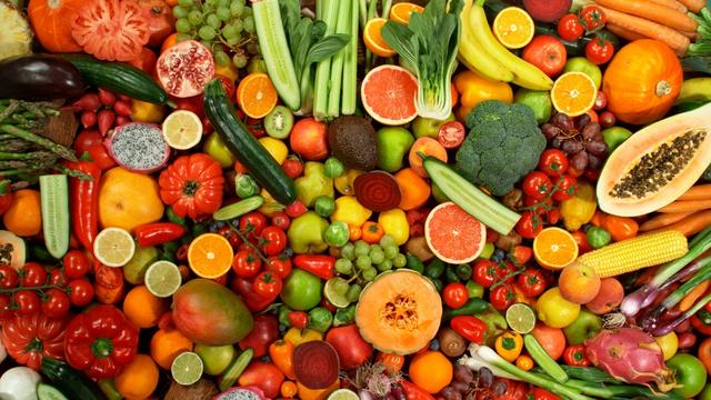 Disfrutar de una variedad de frutas es ideal para fomentar la mente. Fuente: Pexels.   