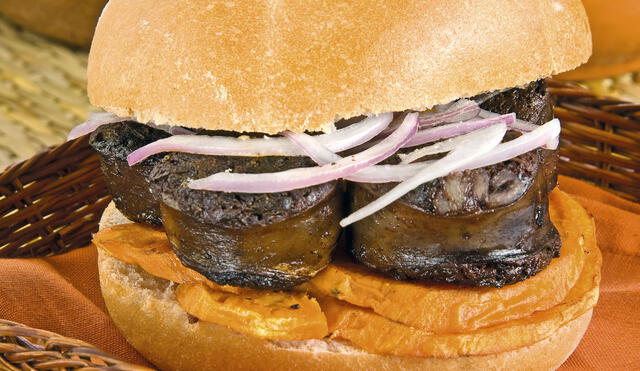 Pan con relleno, cebolla y camote