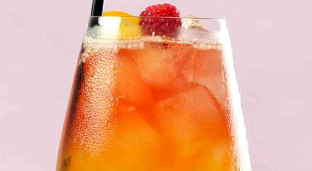 Sangría de Verano con Mango, Piña y Naranja