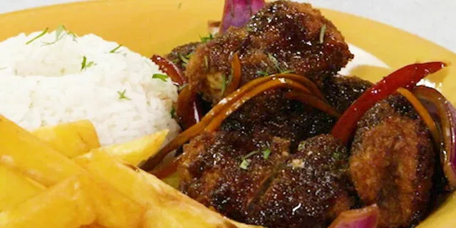 Saltado criollo de pescado