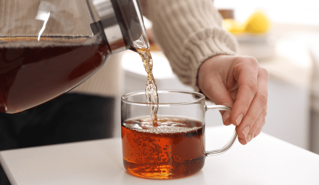 Este té de origen japonés tiene más propiedades que la leche y la naranja. Foto: Buenazo / Shutterstock