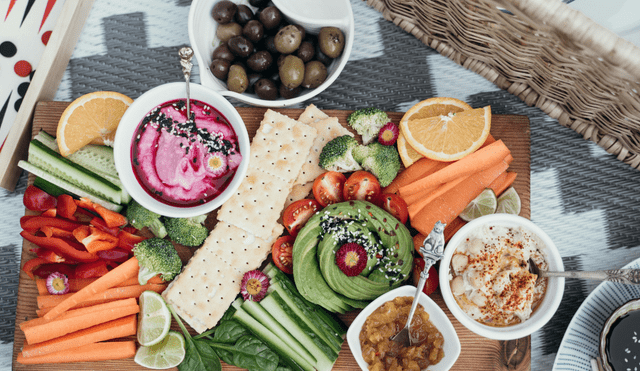 Expertos en nutrición sugieren incorporar seis alimentos esenciales para mejorar la alimentación. Expertos en nutrición sugieren incorporar seis alimentos esenciales para mejorar la alimentación.