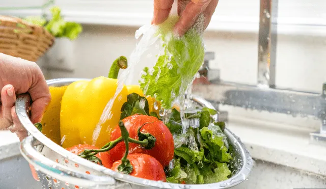 Lava las ensaladas de esta forma y evita los parásitos. Lava las ensaladas de esta forma y evita los parásitos.