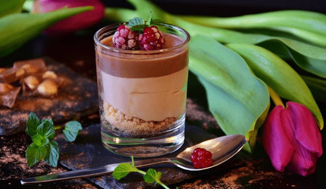 El licuado de proteína de chocolate con avena es una opción nutritiva y fácil de preparar. El licuado de proteína de chocolate con avena es una opción nutritiva y fácil de preparar.