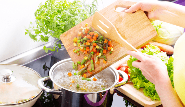 No mezcles las verduras al cocinarlas. No mezcles las verduras al cocinarlas.