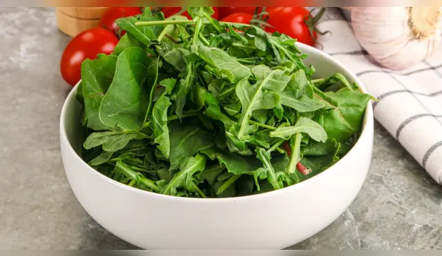Incorporar espinaca en la dieta diaria aporta beneficios diversos para el organismo. Fuente: Shutterstock.
