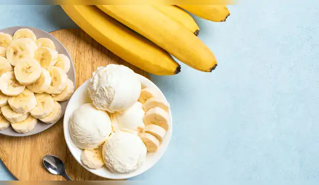 Helado de plátano en licuadora.