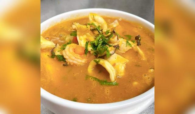 Esta parihuela solo puede hacerla Lobo de Mar otani en Miraflores: pura sustanca marina para matar la resaca.   