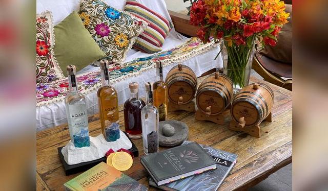 Aqará es un destilado de agave hecho en los andes peruanos.   