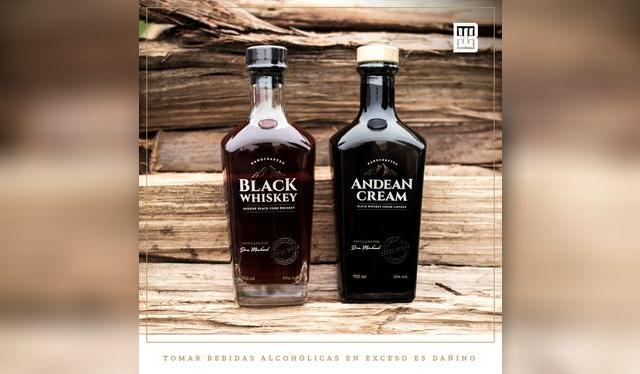 Destilado de maíz morado reposado en barrica de roble americano tostado: whiskey.   