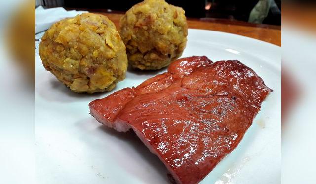 El tacacho, plato típico de la amazonía peruana, lleva una mezcla del bellaco en sus dos etapas de maduración. Aquí, en compañía de un corte de cecina. El tacacho, plato típico de la amazonía peruana, lleva una mezcla del bellaco en sus dos etapas de maduración. Aquí, en compañía de un corte de cecina.