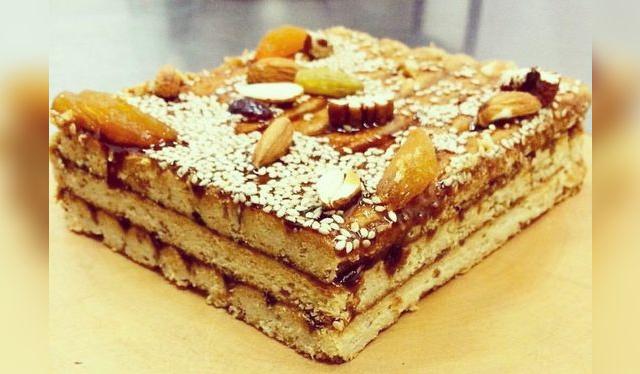 Hecho con harina integral, este turrón de Airampo no tiene nada de ortodoxo, ¡pero se ve muy sabroso!    