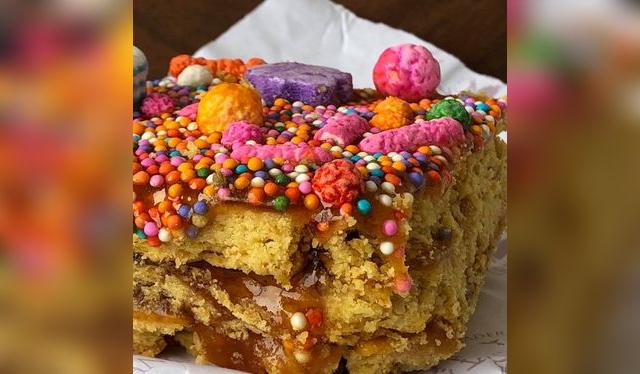 Un turrón con décadas de historia y muchos caramelos.   