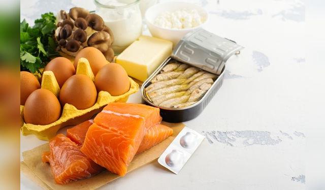 El salmón, las yemas de huevos y los quesos son fuente de vitamina D, aunque los médicos también recomiendan un suplemento vitamínico. El salmón, las yemas de huevos y los quesos son fuente de vitamina D, aunque los médicos también recomiendan un suplemento vitamínico.
