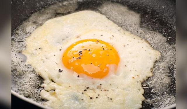 Usar mantequilla en vez de aceite: el resultado es una clara que no llegue a quedar crocante.    