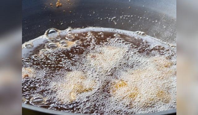 A altas tempraturas, los aceites producen sustancias tóxicas que son dañinas para la salud: los aldehidos.    