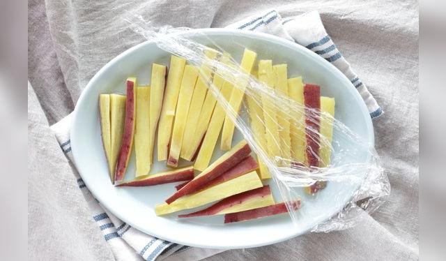 El microondas tiene la ventaja de que mantiene las propiedades nutricionales de la papa, pero no tiene una cocción pareja.    