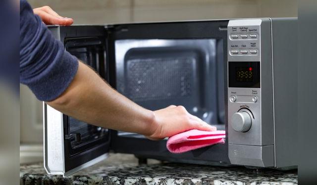 Realiza una limpieza regularmente y nunca introduzcas objetos punzocortantes que pueden dañar la superficie interior. Realiza una limpieza regularmente y nunca introduzcas objetos punzocortantes que pueden dañar la superficie interior.