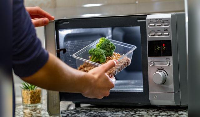 Las verduras conservan sus nutrientes en el microondas. Solo hay que mantenerlas húmedas. Las verduras conservan sus nutrientes en el microondas. Solo hay que mantenerlas húmedas.