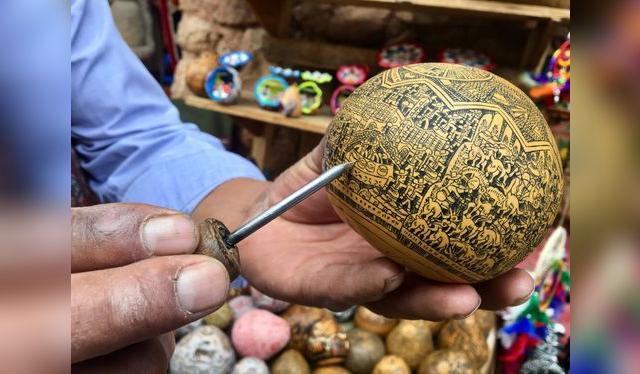 Los mates burilados son una hermosa manifestación de arte hecho con calabazas.    
