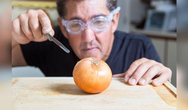 Los lentes parecen ser la mejor solución contra los gases de la cebolla que nos hacen llorar.   