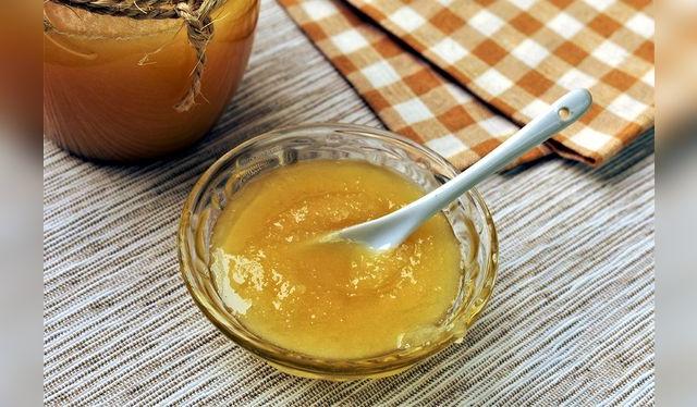 Miel cristalizada. Sucede por el frío y es una señal de una buena miel. Miel cristalizada. Sucede por el frío y es una señal de una buena miel.