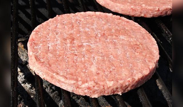 El golpe de calor hace que la carne pierda todos sus jugos. El golpe de calor hace que la carne pierda todos sus jugos.