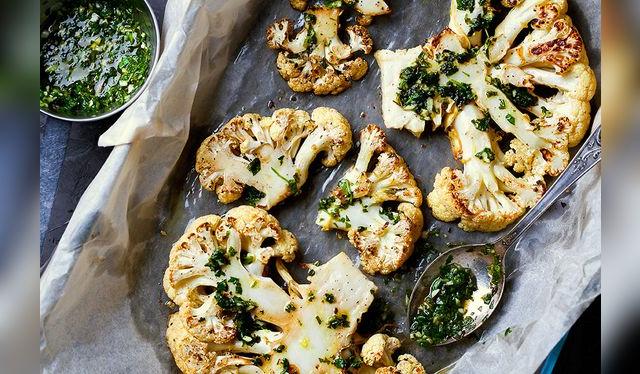 Atrévete a usar el chimichurri más allá de la parrilla.    