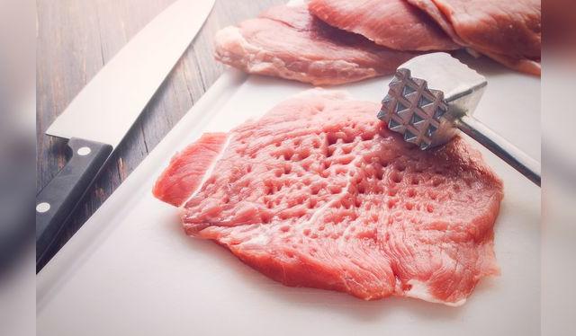 Rompe fibra de metal. Suaviza la carne, pero tiene usos limitados.   