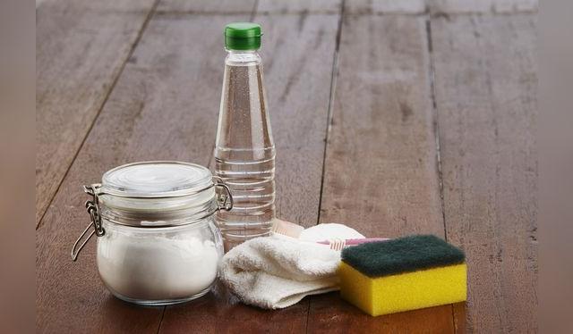 El bicarbonato y el vinagre actúan como un efectivo limpiador. El bicarbonato y el vinagre actúan como un efectivo limpiador.