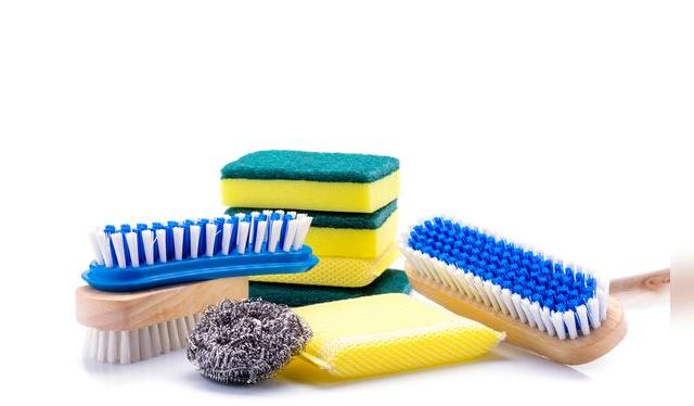 Cada esponja, estropajo o cepillo cumple una función. Úsalos correctamente.    
