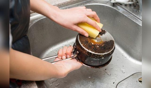 Para que la mezcla de bicarbonato y vinagre haga efecto tiene que dejarse actuar unos minutos. Es resto es puro músculo.   