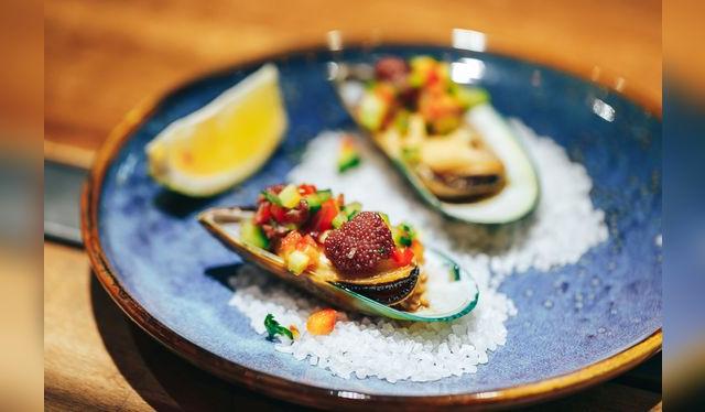 Quienes rechazan el glutamato lo hacen por considerarlo una solución facilista y porque enmascara los defectos de la cocina.    