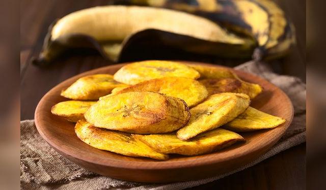 El plátano lo comemos de mil maneras, y es muchas veces el carbohidrato predominante de la dieta en muchas regiones. El plátano lo comemos de mil maneras, y es muchas veces el carbohidrato predominante de la dieta en muchas regiones.