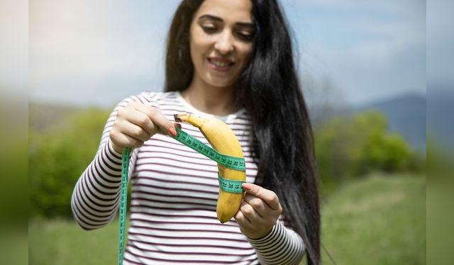 Como da la sensación de saciedad, el plátano es un buen complemento nutritivo para quienes buscan bajar de peso. Como da la sensación de saciedad, el plátano es un buen complemento nutritivo para quienes buscan bajar de peso.