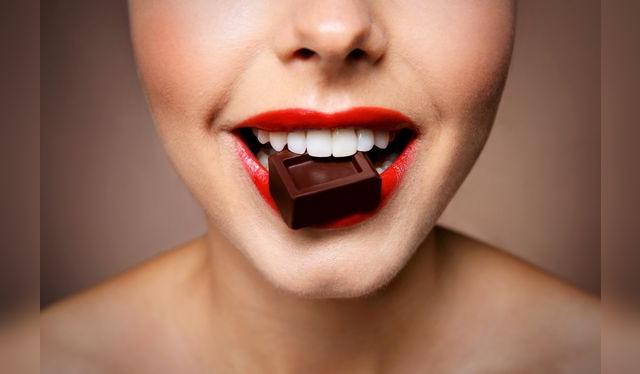 Ahora se sabe porqué el chocolate nos hace felices: porque es rico en serotonina.   