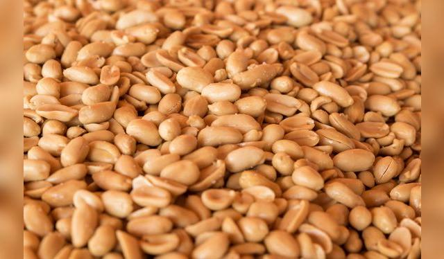 El maní, además de Omega 3, es una buena fuente de triptófano. Llévalo siempre contigo.   